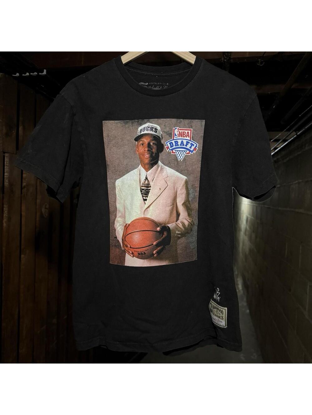 Mitchell Ness Giannis Antetokounmpo Milwaukee Bucks NBA Draft Tee Hardwood M